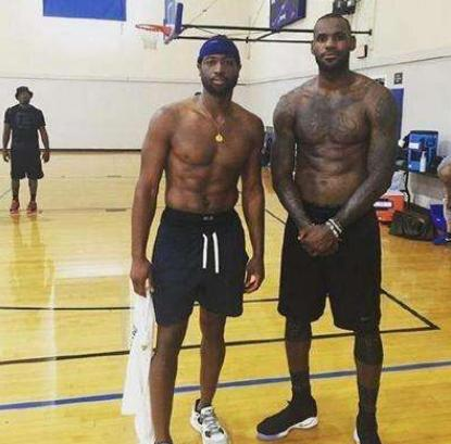 并逐渐通过 并逐渐通过