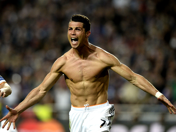 边后卫内收 边后卫内收